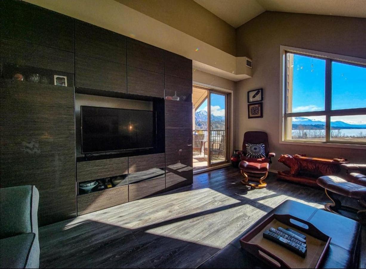 Mountain Getaway Condo - 5 Min Walk To The Beach! Invermere Luaran gambar