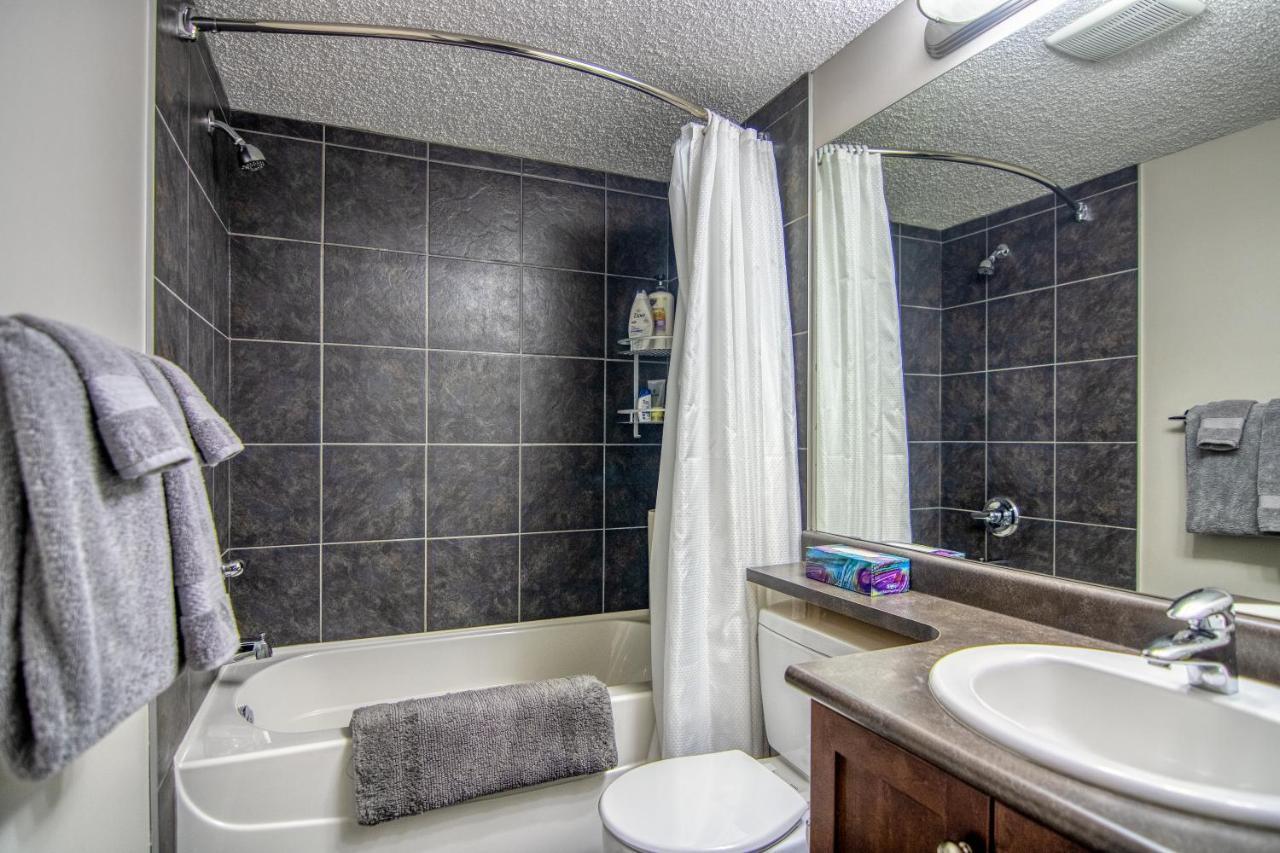 Mountain Getaway Condo - 5 Min Walk To The Beach! Invermere Luaran gambar