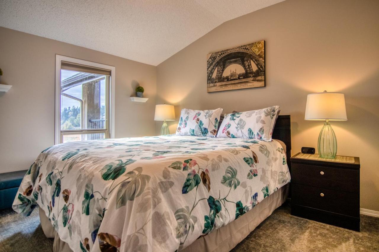 Mountain Getaway Condo - 5 Min Walk To The Beach! Invermere Luaran gambar