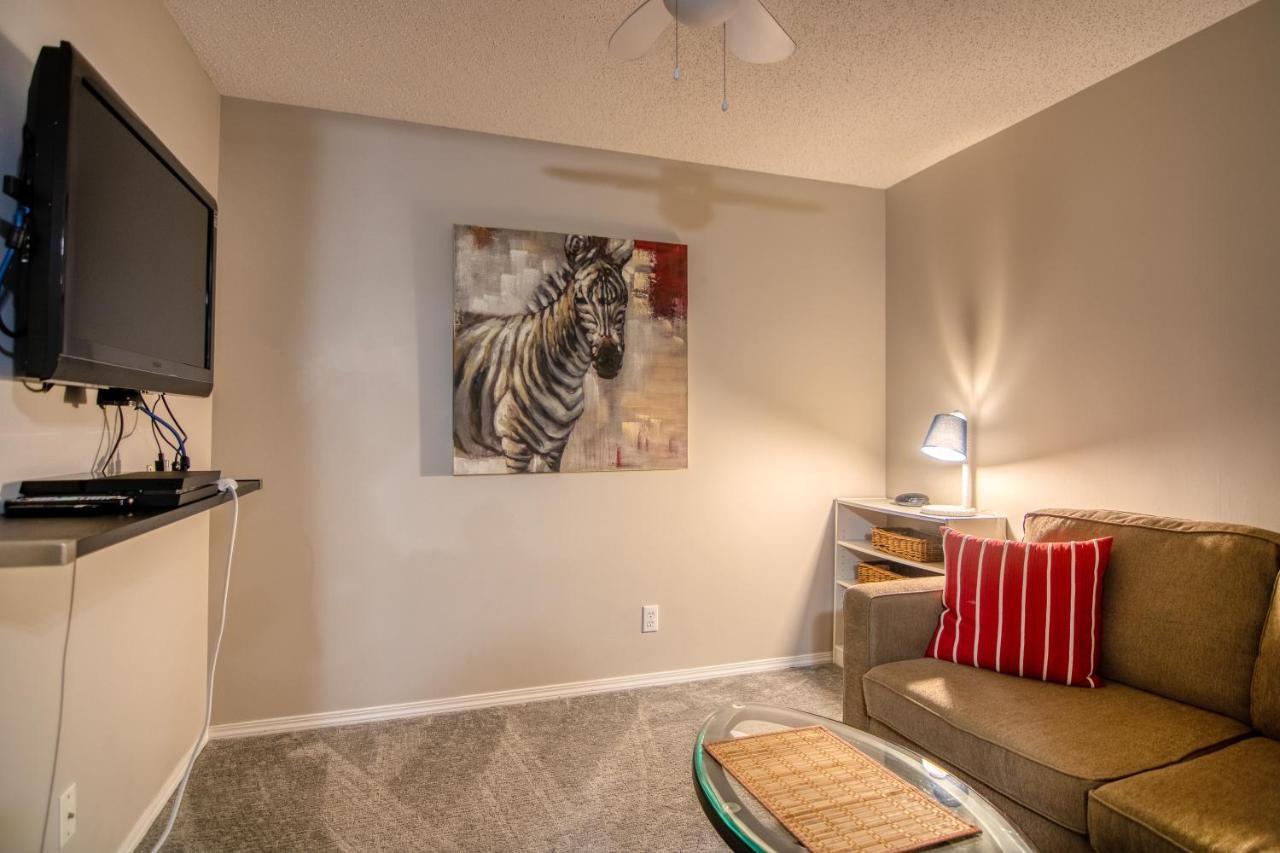 Mountain Getaway Condo - 5 Min Walk To The Beach! Invermere Luaran gambar