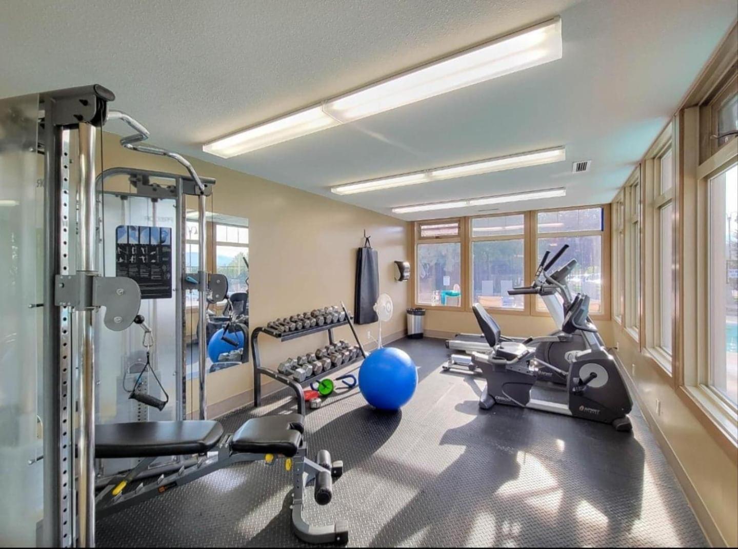 Mountain Getaway Condo - 5 Min Walk To The Beach! Invermere Luaran gambar