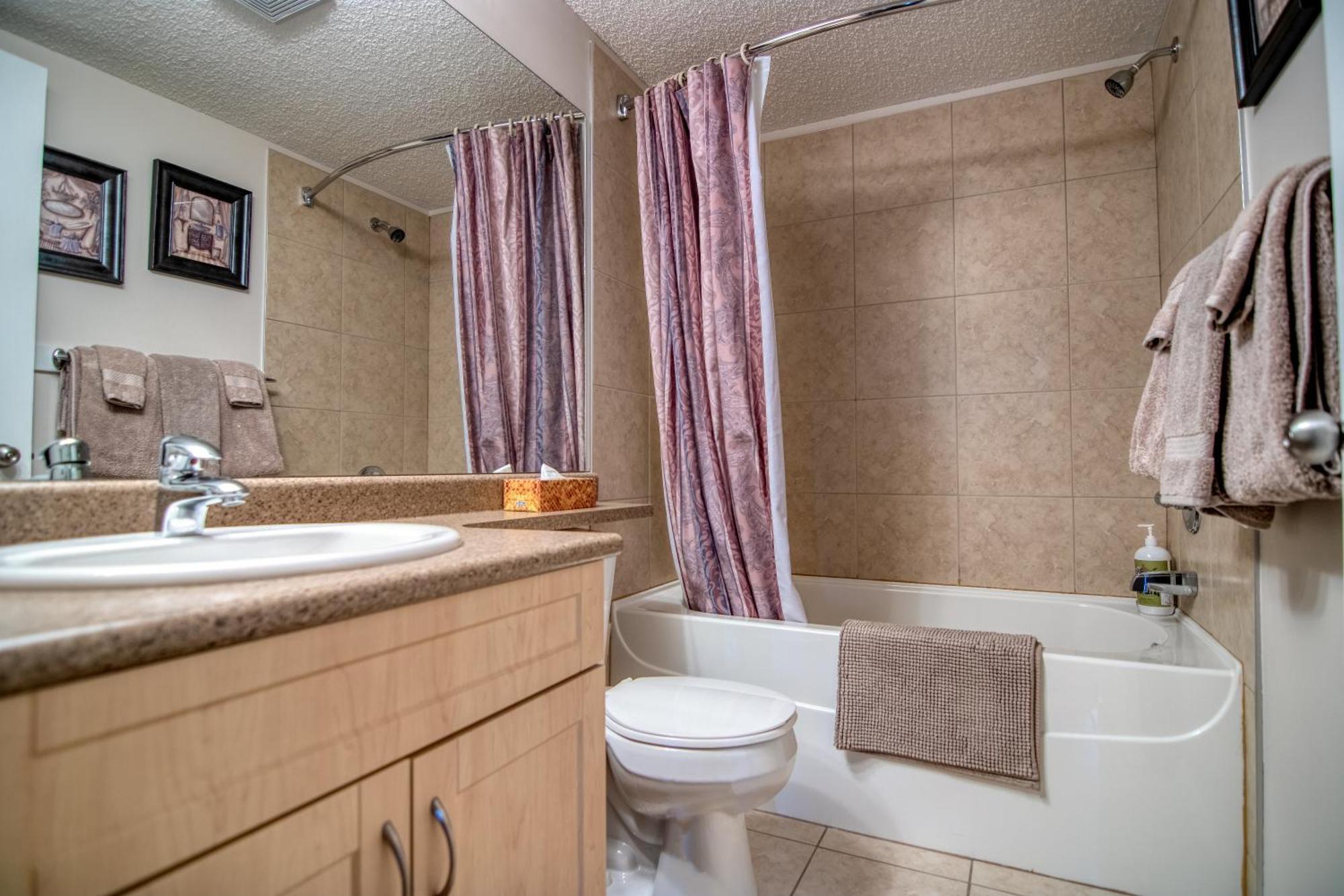 Mountain Getaway Condo - 5 Min Walk To The Beach! Invermere Luaran gambar